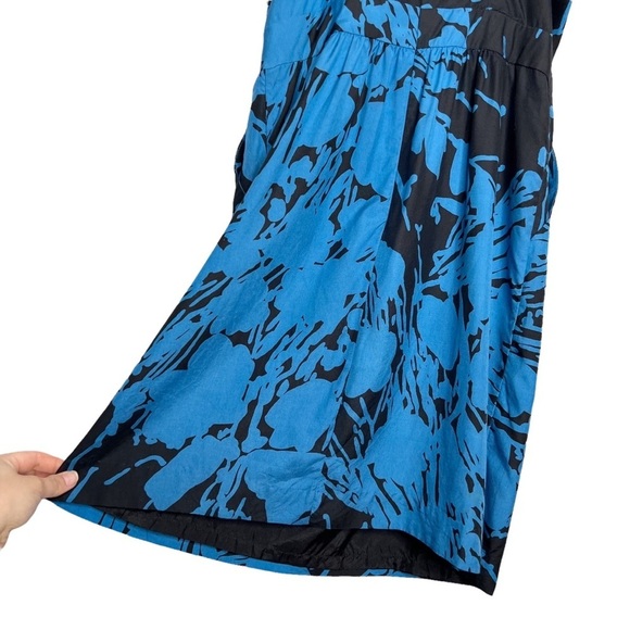 Threadware 100% Silk Blue & Black Printed Flutter Sleeve Dress - Picture 12 of 13
